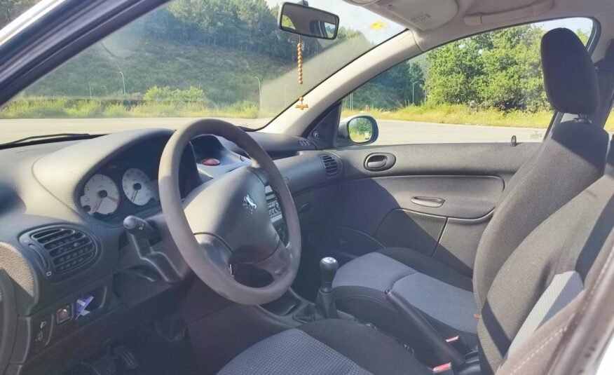 PEUGEOT 206 1.1i