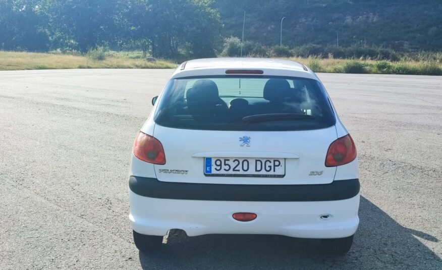 PEUGEOT 206 1.1i